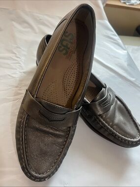 SAS Women’s Metallic Silver Penny Loafers